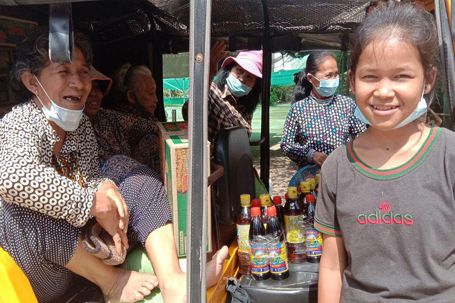 Food Packs for Graveyard and Slum Community